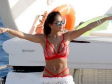 Nicole Scherzinger flaunts her amazing ass and boobs in bikini candids on the yacht in Greece 37x HQ photos