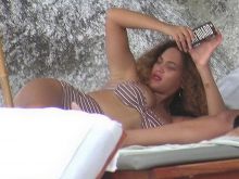 Beyonce wearing bikini on the beach in Thailand 2015 January 4x MixQ
