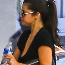 Selena Gomez nipslip leggy out in Miami 13x HQ. 