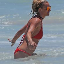 Britney Spears sexy bikini candids on the beach in Hawaii 38x HQ photos