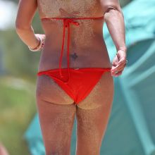 Britney Spears sexy bikini candids on the beach in Hawaii 38x HQ photos