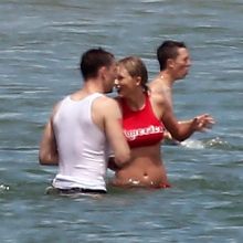 Taylor Swift fake boobs in sexy bikini swimming in Rhode Island with Karlie Kloss, Blake Lively, Gigi Hadid, Cara Delevingne 108x MixQ photos
