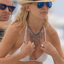 Kate Hudson wearing sexy bikini on a boat in Ibiza 11x UHQ