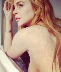 Lindsay Lohan topless sideboob photo HQ