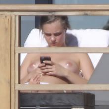 Cara Delevingne topless on a balcony in Malibu 48x HQ