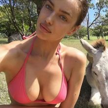 Irina Shayk sexy bikini cleavage Instagram HQ photos
