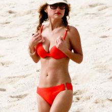 Giada De Laurentiis wearing sexy bikini on the beach in Los Cabos 18x HQ photos
