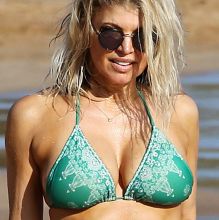 Stacy 'Fergie' Ferguson big boobs in sexy bikini cameltoe candids on the beach in Maui 72x HQ photos