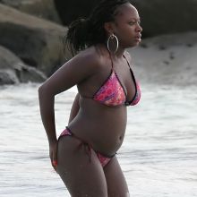 Naturi Naughton sexy bikini candids on the beach in Barbados 30x HQ photos