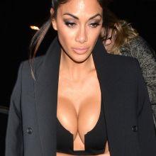 Nicole Scherzinger braless cleavage boobs trying to pop out - arriving back at her hotel 224x HQ photos