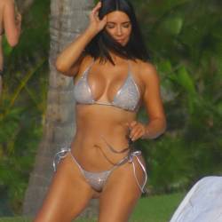 Kim Kardashian and Kourtney Kardashian big asses in tiny bikinis candids on the beach in Mexico 28x UHQ photos